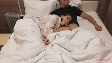 Tüneményes tinicsaj egy lazító oboázással lepi meg a férjét filmezés közben Thumb