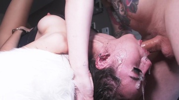 Fiatal diáklány torokkúrás büntetése apucitól Thumb