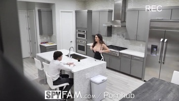 Ava Addams egy 18 esztendős hapsival kúr Thumb