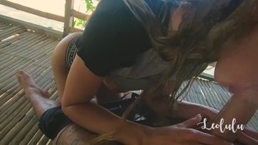 Fiatal pár szeretgeti egymást Thumb