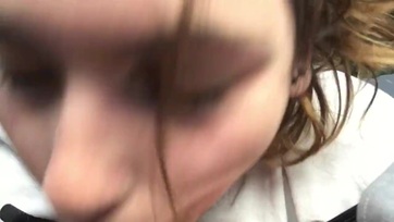 18 esztendős barátnőm a kocsiba cumizza a brokim Thumb