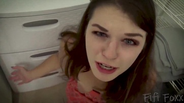 Mostoha húgi úgy csinál, mintha a mostoha bratyójával kúrna Thumb