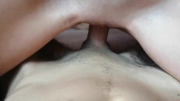 Csak 15 dolcsit tejeltem ennek a picsának és már cidázta is a péniszemet Thumb