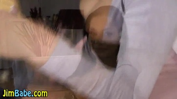 Idős sráccal kupakol a hibátlan testű fiatal csajszi Thumb