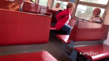 A bohó 18 éves fruska szemléltette a tangabugyiját és kiverte az ismeretlen srác falloszát Thumb