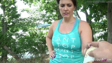 Giganagy fenekű telt anya felugrik dugni egyet a sex casting-on Thumb