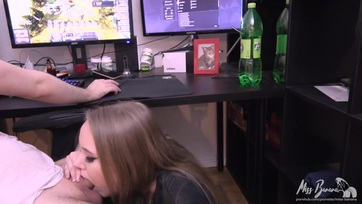 Luvnyám elélvezésig szopizott Thumb