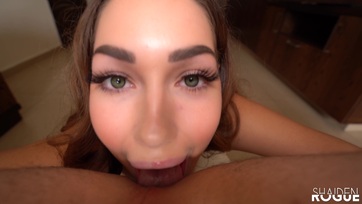 Tini csajszi komázza ha kúrják Thumb