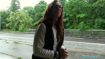 Tetkós kis szajha mindenre képes a gázsiért Thumb