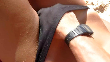 A parton megpöcögtette a felesége sunáját és ráejakulált a gyönyörű testére Thumb