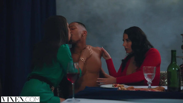 Bazinagy orgiázás a legbájosabb fehérmájú csajokkal Thumb