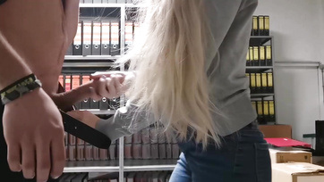 Picsán dugott a munkatársam az irodában Thumb