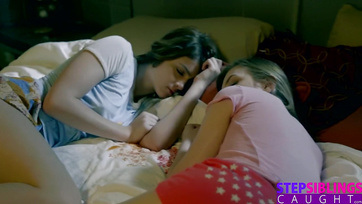 Halloweeni hármas a pici mostohanővéremmel és a barátnőjével Thumb