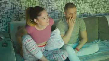 Hármasban Szex kettő fullos tini picsával és az egyikük csávójával Thumb