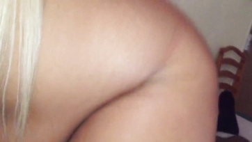 Öreg magyar nőci szívja a pajszert majd elélvezésig pattog rajta Thumb