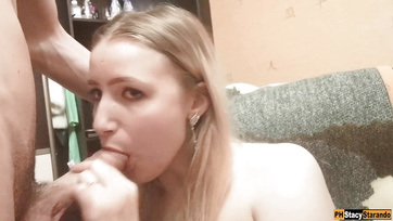 A tini ribi levideózta amint orálisan kényezteti a faszija fütyijét Thumb