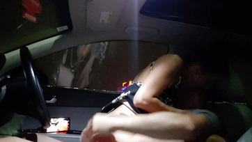 A járgányban ugrott a hapsija eres péniszére a beindult szexbomba Thumb