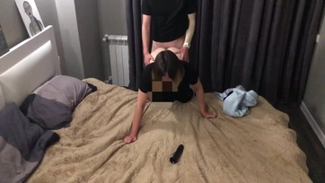 Egy kis nyalakodás után lecidáztattam és vadul szétkúrtam a lányt a partin Thumb