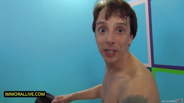 Három fiatal szexfüggő leány és egy mázlis lófaszú pasi Thumb