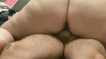 A jó nagy popójával ugrándozta meg a fickója dákóját a faszimádó asszony Thumb