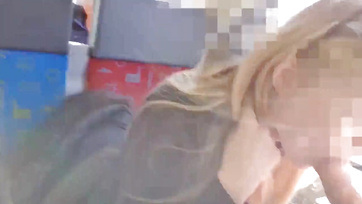 Pajzán amatőr cicus a vasparipán cumikázza a kanja kicsike dákóját Thumb