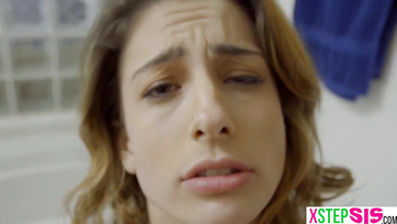 Begerjedt a félős fiatal csajszi mialatt a mostoha bátyusa baszta a pináját Thumb