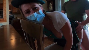 Felverte az öreg faszi kolbászát a csábos combharisnyás cserkész lány hogy megtöltsék Thumb