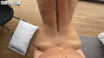 Egyből begerjedt a jópicsájú latin cicus a castingen és nekifogott felduzzasztani a méretes péniszemet Thumb