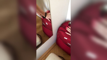 Szexis amatőr hitves kapja a pajszert a szaftos vaginájába a szállodaszobában Thumb