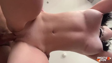 Féktelen közösülés egy kívánnivaló nagy popsis leányzóval a pezsgőfürdőben punira ejakulációval Thumb