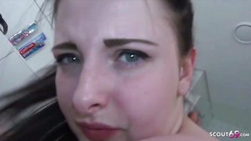 Berendelt a fürdőszobába a pajkos mostoha nővérkém hogy megbaszarintsam a kis punciját Thumb