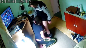 Egy magyarországi amatőr lány térden állva szopja az expasija cerkáját Thumb