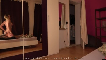 Leöltözött a szilikon dudájú luxus ribanc és szerzett egy termetes falloszt a szexcastingon Thumb