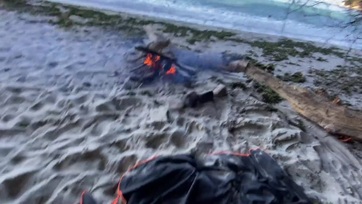 Elcsábított a fürdőrucis szexbomba a vízparton ennélfogva köteles voltam durván seggbe dugni Thumb