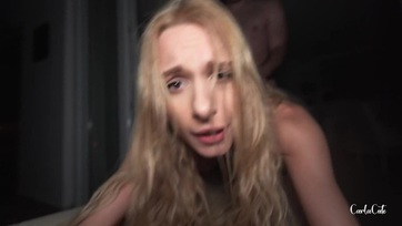 Egy csábos szőke sunci méretes cickókkal aki imád a vaskos kolbászomon ugrálni Thumb