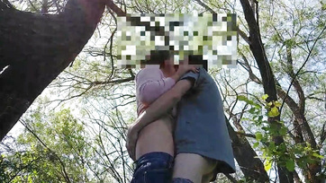 A fiatal uráli párocskának a köztéren jött meg a kedélye a szerelmeskedéshez Thumb