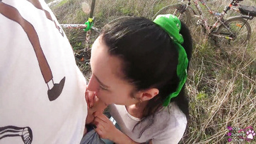 Egy szapora szopika és gecinyelés egy kihalt helyen Thumb