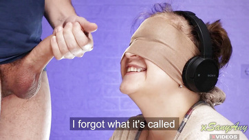 Betolta és teleélvezte az osztálytársnője szájacskáját az íz kóstoló játék közben Thumb