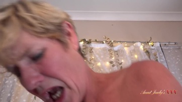 A fiatal csávó lecidáztatta a mostoha anyját miután a kilyukasztott harisnyanacijában megdöngette Thumb