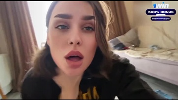 Profin megtáncolta a virslit a gyönyörű kollégista csajszi mielőtt széttüzelték a picsáját Thumb