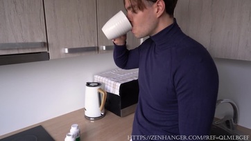 Az első körben teleélveezte a mostohahúgicája szőrtelen pinácskáját majd másodjára az aranyos kobakját Thumb