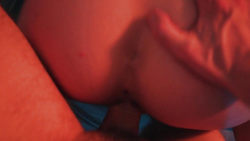 A hálótársa farkát szopikálta a fritz tinicsaj mialatt a puncifaló barinőcskéje strap on műkukival baszarintotta a likát Thumb