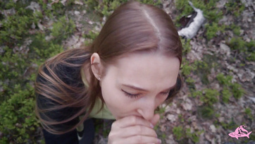 A tüneményes nimfó tini cicus az ősligetben kívánta orálisan kényeztetni a dákómat és befalni a spermámat Thumb